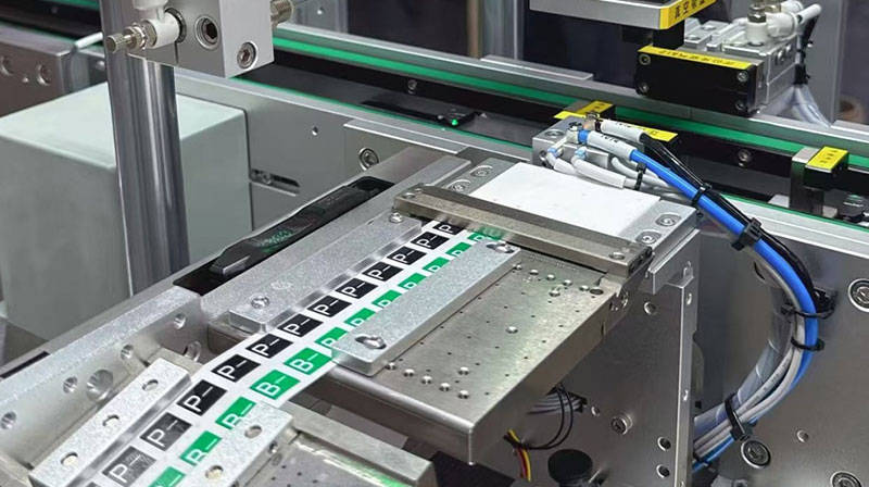 用自动化贴标设备，给企业生产做降本增效升级